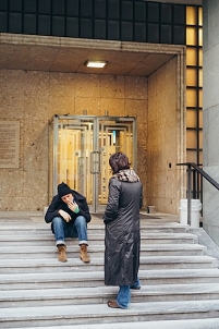 August Diehl raucht mit Elisabeth Scharang eine letzte Zigarette 